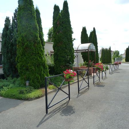 Hostellerie du Château Saint-Pere-sur-Loire Exterior foto